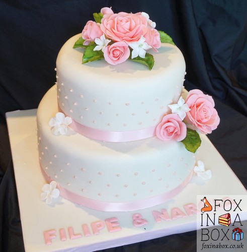 pink roses wedding cake